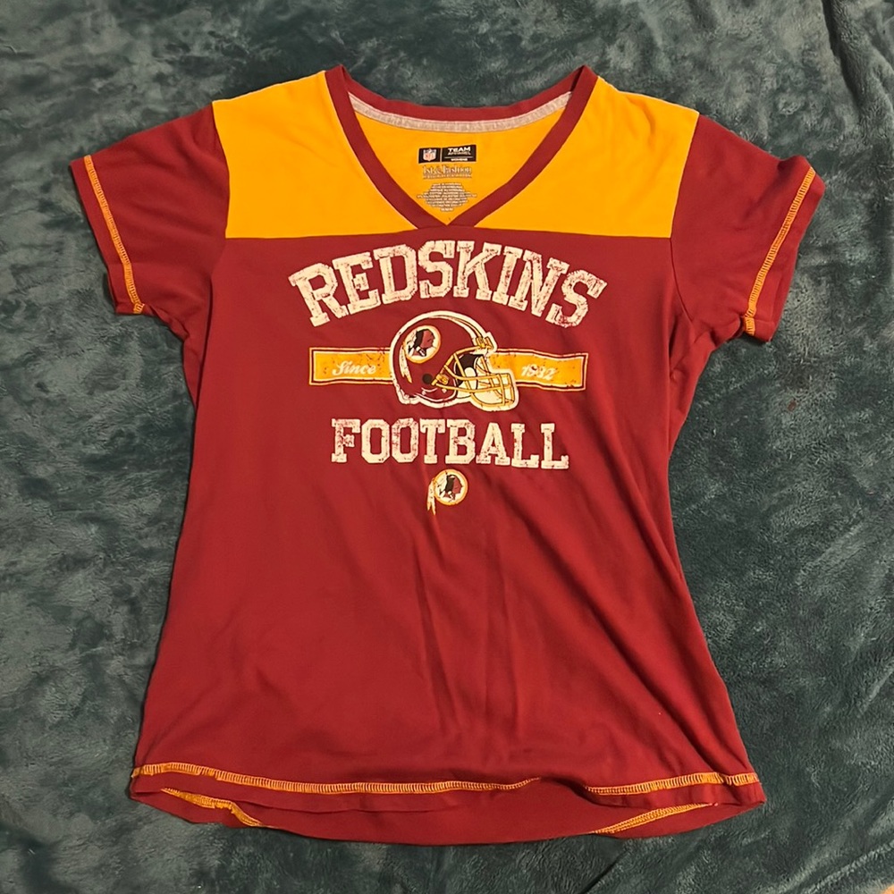 Official team apparel, women’s medium Redskins tee.